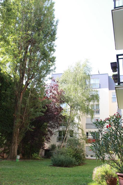 Fun And Quiet Apartment Париж Екстериор снимка